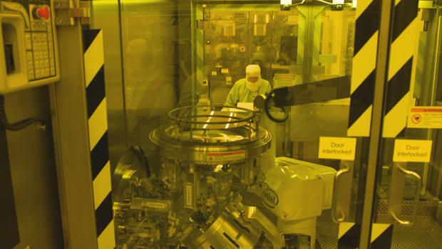 intel-computer-chip-factory-620